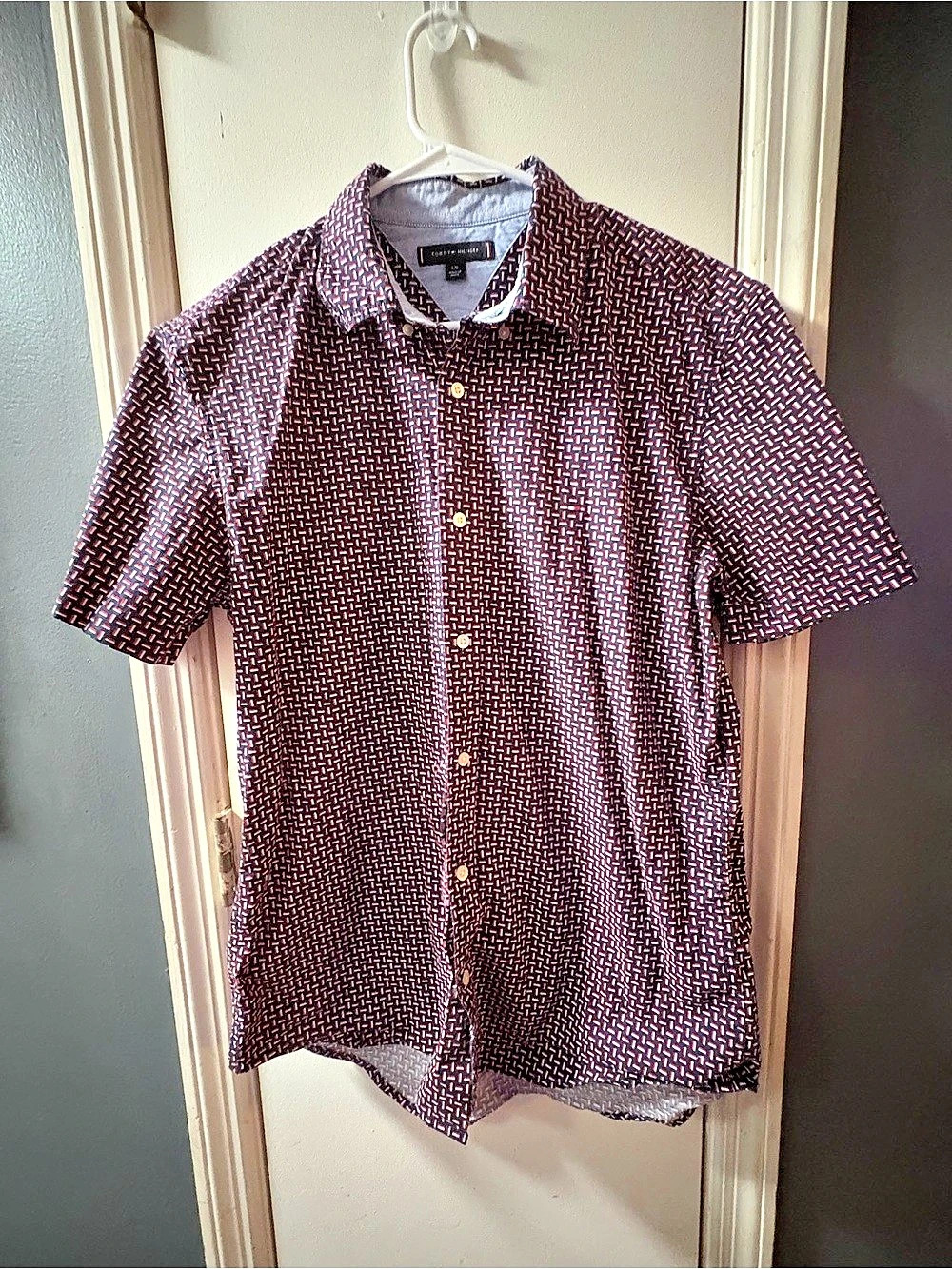 Tommy Hilfiger Geometric Short Sleeve Shirt in Black & Red Size large